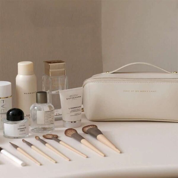 Cosmetic bag for travel, large and spacious compartments.