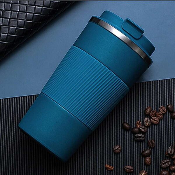 Keep your drinks at the perfect temperature with our insulated tumbler in blue color.